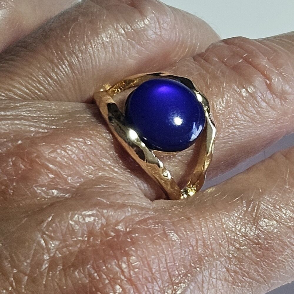 Gold Tone Round Blue Faux Stone Ring Size 8.5 - Picture 6 of 12